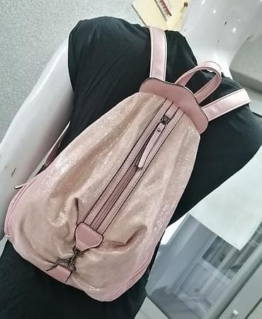 kožne cipele: Elegantan ženski ranac u roze boji, izrađen od materijala koji podseća — 3