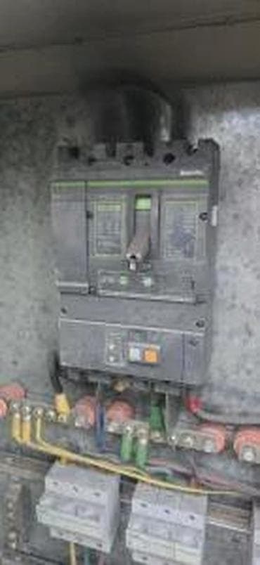 tapi slikar: GRADJEVINSKI ELEKTRO ORMAN | Cena veceg je 150 e cena manjih 80 e — 3