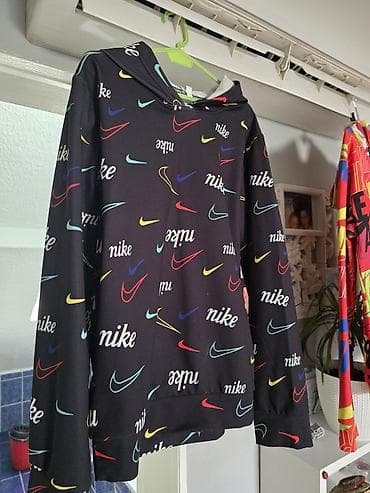 Dukserica sa kapuljačom vel 8, crna osnova sa celoplošnim višebojnim