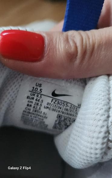 crne carape i bele patike: Nike Air More Uptempo – bele patike sa plavim detaljima, br gaziste — 6