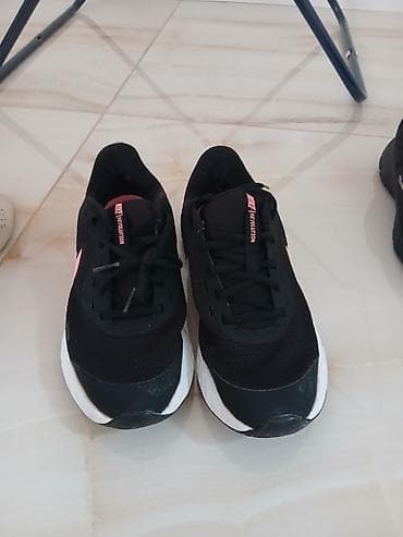 iq patike: Nike Revolution ženske patike za trčanje - Model: Nike Revolution — 1