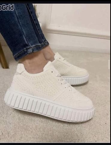 buzz patike nike tn: Ženske patike – bele, modernog dizajna sa platformom - Gornjište: mek — 1