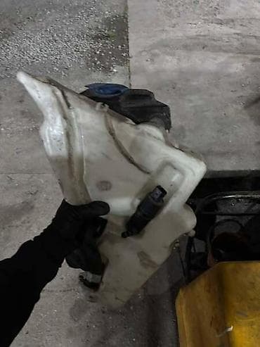 guvernal za motor: POSUDA ZA TEČNOST ZA STAKLA ZA AUDI A4, A4 ALLROAD OD 2008. DO 2014 — 2