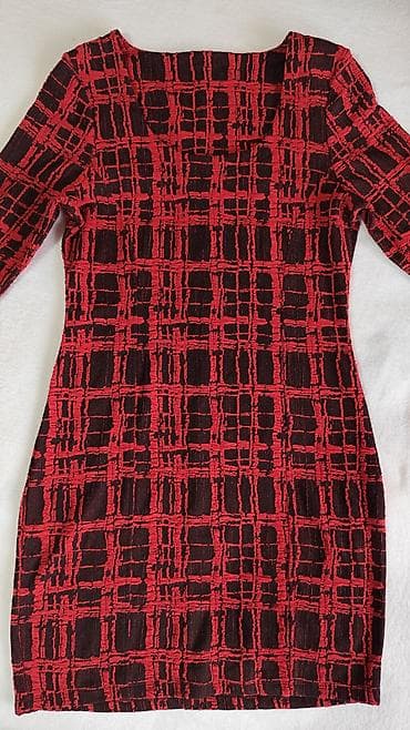 sandale s platformom: Crvena mini haljina s 3/4 rukavima i teksturiranim kariranim uzorkom — 2