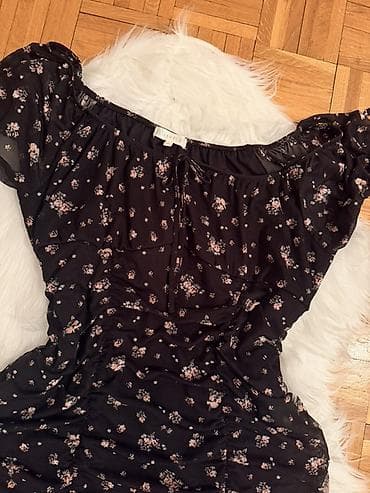 Muška odeća: Crna mini haljina s cvetnim printom - Model: romantična, uska mini — 4