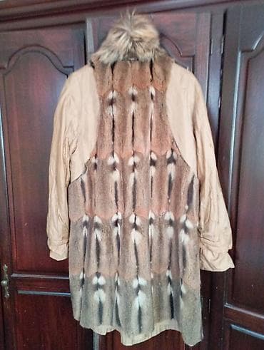 Donji delovi trenerke: Jakna sa krznom
Duzina 105cm, sirina u ramenima 45cm — 4