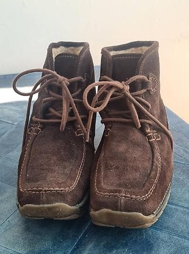 Postavljene krznom duboke cipele na pertlanje, kao nove, veličina.39