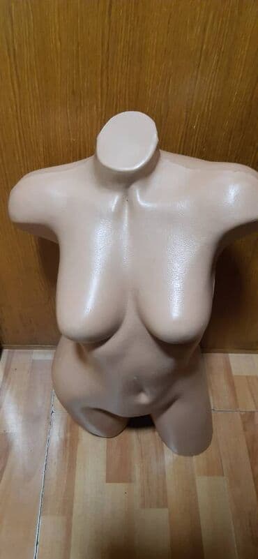 Donji delovi trenerke: Izložbena lutka — 3