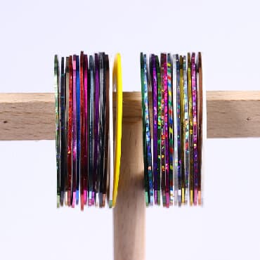 Suplementi: Trakice za dekoraciju nokta u raznim bojama 
Cena za komad 50din — 6