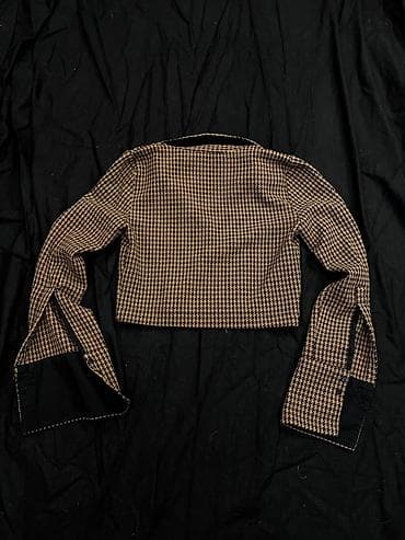 top sa perjem: Zara kratki top/košulja sa kragnom - Model: uski, crop dužina, blago — 2