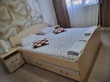 polovan namestaj iz holandije cene: Bračni krevet sa fiokama + dve noćne ormariće

- — 3