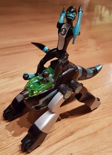 robot kuca igracka: Original cartoon network ben 10 igracka. Masina - vozilo od action — 1