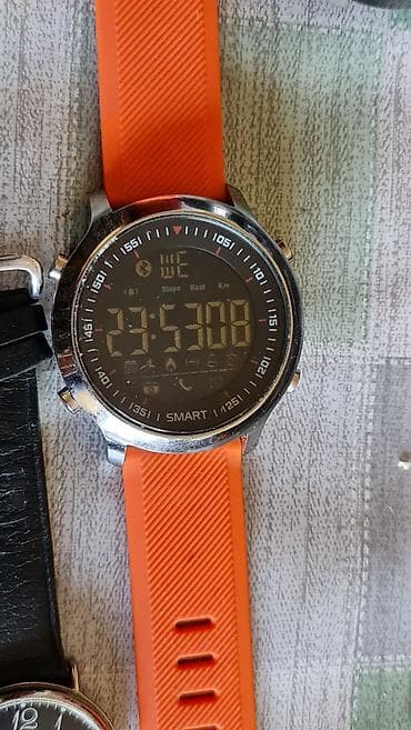 Pametni sat sa narandžastim silikonskim kaišem - Digitalni LCD ekran