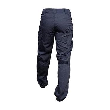 sive nike patike: Muške crne kargo pantalone, dizajnirane za praktičnost i izdržljivost — 2