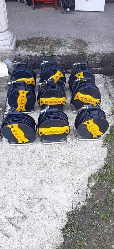 motalice za struju bez kabla: Motalice (Germany) 
3x2.5 kabal 
Gumirani 
50 metara 

Cena 7500 din — 2