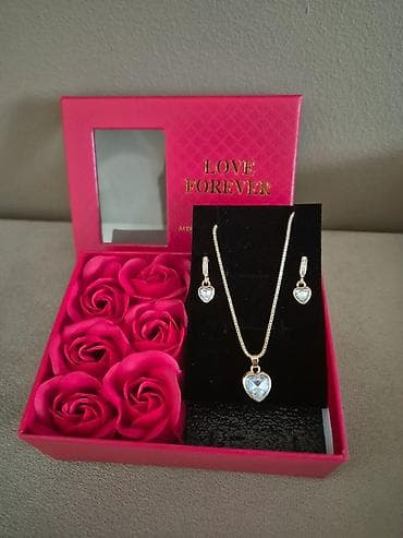 Lične stvari: Elegantan poklon set nakita u luksuznoj roze kutiji sa mirisnim — 4