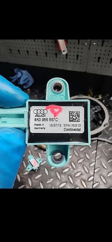prekidac za sekvent plin: AUDI Q5 6 AIR BAG CRASH SENZOR 8K0955557C | Audi q5 2.0 3.0 tdi  — 1