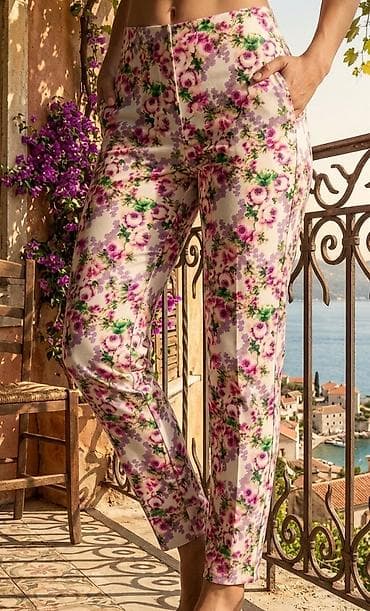 Ženske pantalone sa cvetnim printom - Kroj: ravne nogavice do članka