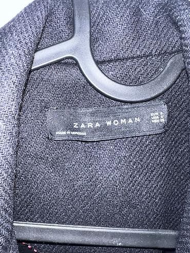 zara vranje: ZARA Woman kaput, crne boje, klasičnog kroja. - Dužina ispod kolena — 2