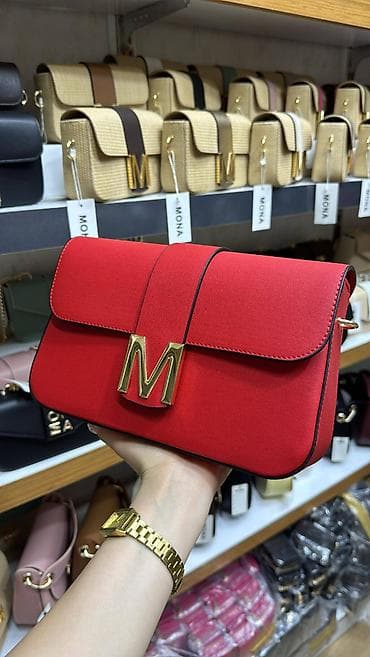 mona haljine svecane: Ženska torba MONA – elegantna crossbody/ramena torba sa zlatnim “M” — 8