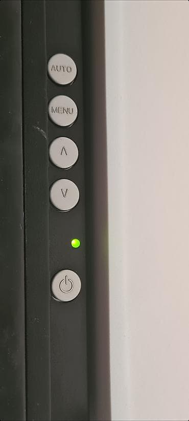 ram za fotografije: ▪︎ Digitalni foto‑ram sa ekranom u drvenom ramu: Compositor — 6