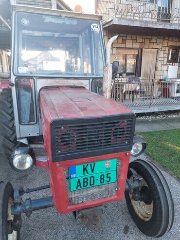 svetleca traka za auto: Traktor UNIVERZAL 445 standard bez ikakvih ulaganja. Gume nove — 6