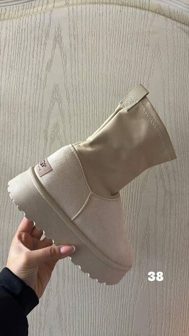 američki brojevi obuće: Ugg čizme — 19