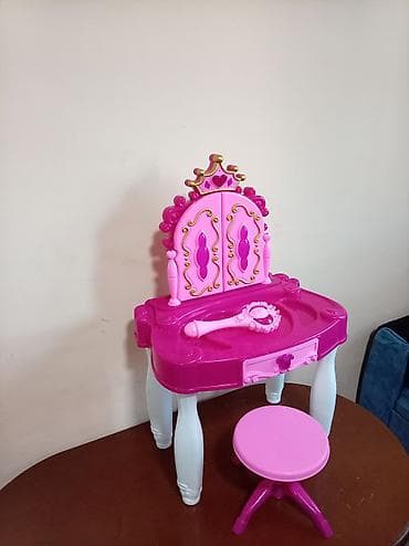 Dečiji toaletni stočić – princeza set - Tema: roze i pink tonovi sa