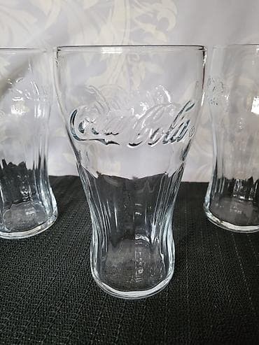 vakum posude: Case nove Coca Cola. Nove case sve na casama odsjaj od svetla — 7