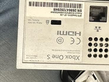 Video Games & Consoles: Xbox One S konzola sa dva bežična kontrolera - Model: Xbox One S - U — 2