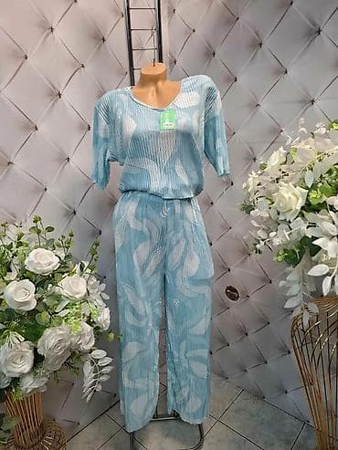 lagane letnje pantalone: Ženski komplet – plisirana majica i pantalone sa printom - Dvodelni — 2