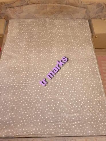 cebaste: Premekana ćebad
Dimenzije 150 x 200 cm
Cena 2100 din — 2