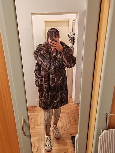 Prelepa, topla bunda od prirodnog krzna srebrne lisice * Velicina L/40 na lalafo.rs Prelepa, topla bunda od prirodnog krzna srebrne lisice * Velicina L/40