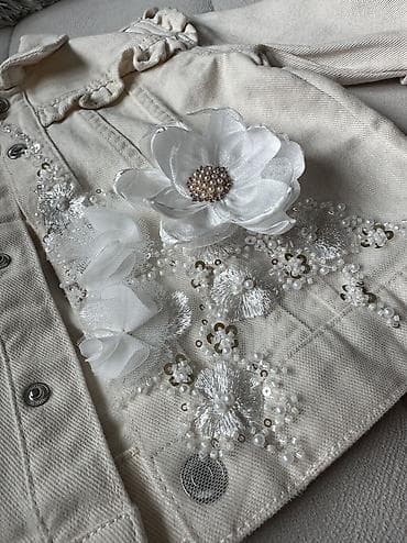 jaknice za devojčice: Dečja krem teksas jaknica sa ručno rađenim floralnim detaljima. - — 4