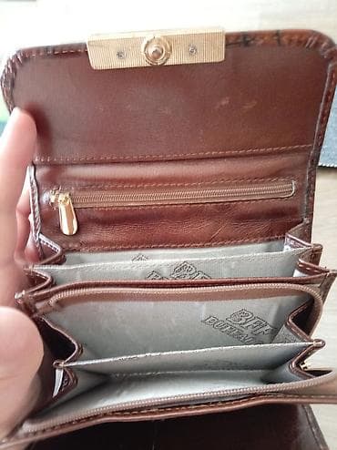 sat sa narukvicom: Ženski novčanik – Coveri Collection, model BFF - Materijal: veštačka — 5