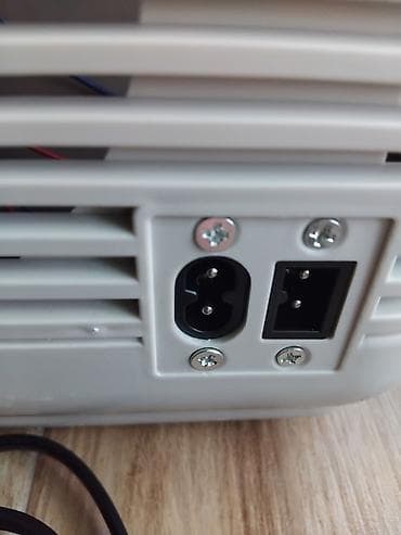 vito lighting: Ručni frižider, 12V i 220V
Hladi i greje. 
Kapacitet 12l
Bukvalno nov — 5
