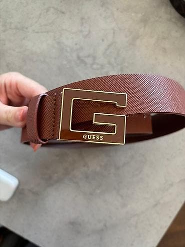 GUESS zenski kožni kaiš - Model: klasični kaiš sa velikom metalnom na lalafo.rs GUESS zenski kožni kaiš - Model: klasični kaiš sa velikom metalnom