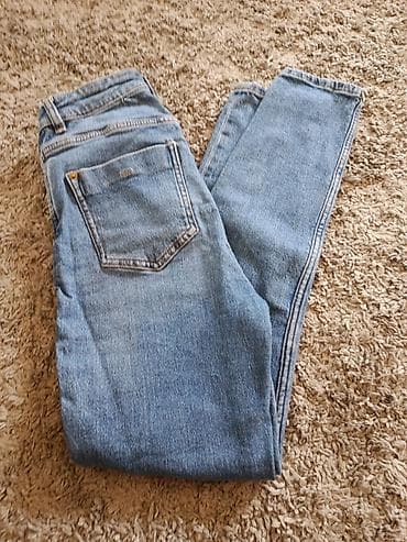 ZARA ženske farmerke – svetloplavi denim - Model: klasičan kroj sa