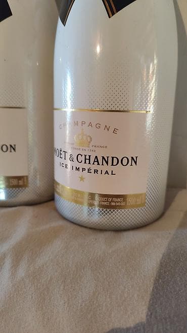 razne stvari na prodaju: Prazne flaše Moet & Chandon ICE imperial 1.5L i 0.75ml Prodajem — 3