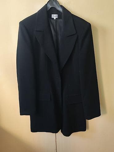 Crni ženski sako BenM, veličina 46. - Klasičan kroj sa širim reverima