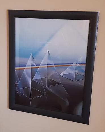 slika macke crtez: Uramljeni poster – geometrijske staklene piramide sa spektralnom — 3