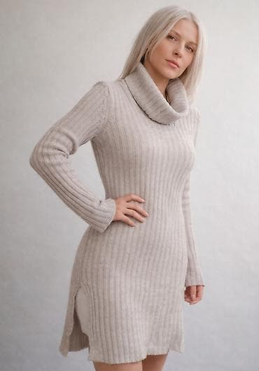 Pleteni džemper-haljina sa rol kragnom - Model: duži rebrasti pleten