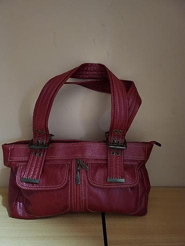 Ženska torba – bordo/crvena, šira “hobo/shoulder” forma. - Materijal