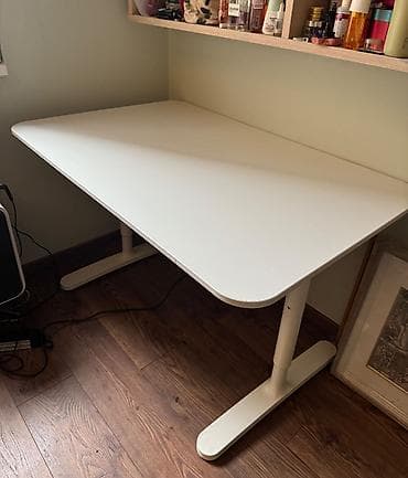 Stilski nameštaj: Prodajem Ikein podesivi radni sto dimenzija 120x80. Očuvan, neoštećen — 1