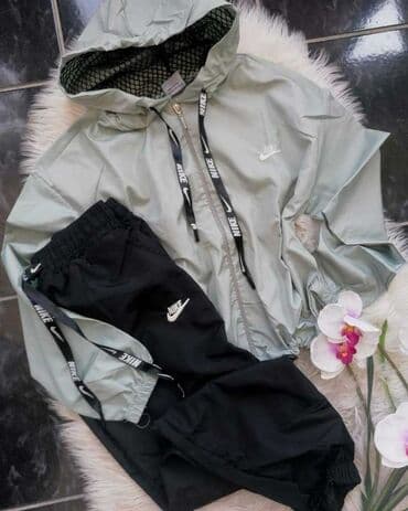 šuškava trenirka: Suskavac trenerka 4499

s, m, l — 4