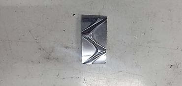LOGO, ZNAK NA BRANIKU ZA CITROEN DS3 | Originalni polovni delovi
