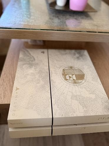 alex max: Prodajem licno svoj ps4 destiny limited edition. Konzola je ocuvana — 3