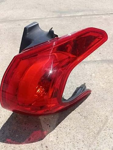 STOP LAMPA DESNA ZA PEUGEOT 2008 OD 2013. DO 2016. GOD na lalafo.rs STOP LAMPA DESNA ZA PEUGEOT 2008 OD 2013. DO 2016. GOD
