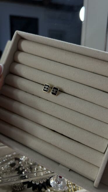 new yorker srbija prsluci: Screwback earrings, Chanel, Material: Stainless steel — 3