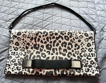 Parfois leopard pismo tašna.
Bez oštećenja.
Dimenzije : 17 x 32,5 na lalafo.rs Parfois leopard pismo tašna.
Bez oštećenja.
Dimenzije : 17 x 32,5